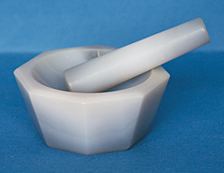 Mortar with pestle, in agate