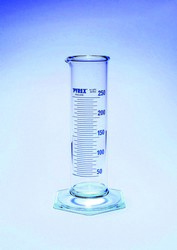 Measuring cylinder made of borosilicate glass class B, squat form PYREX®