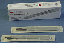 Disposable scalpels with sturdy plastic handle